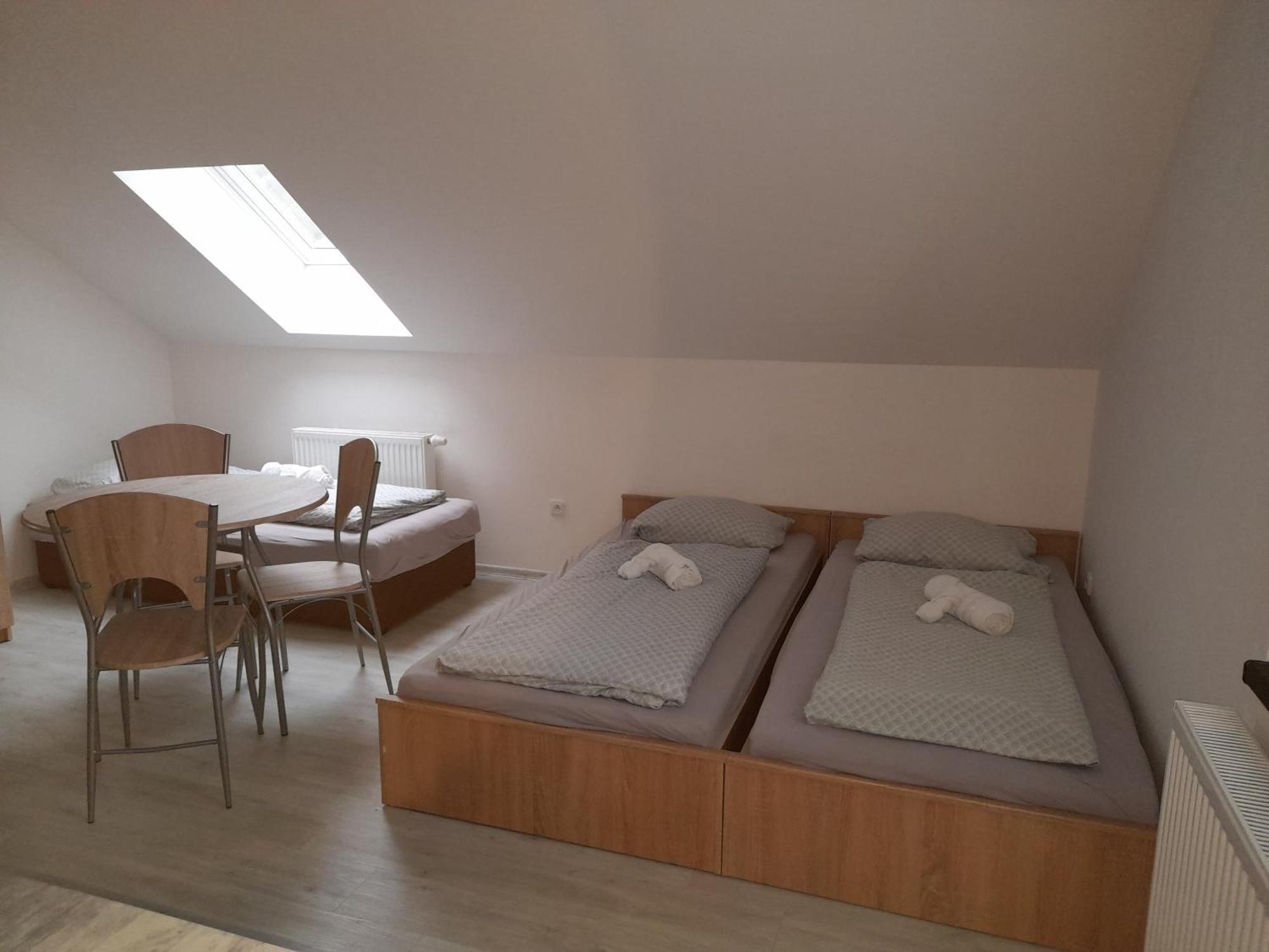 Vinoteka "U Kozu" Otel Nové Město nad Metují Dış mekan fotoğraf